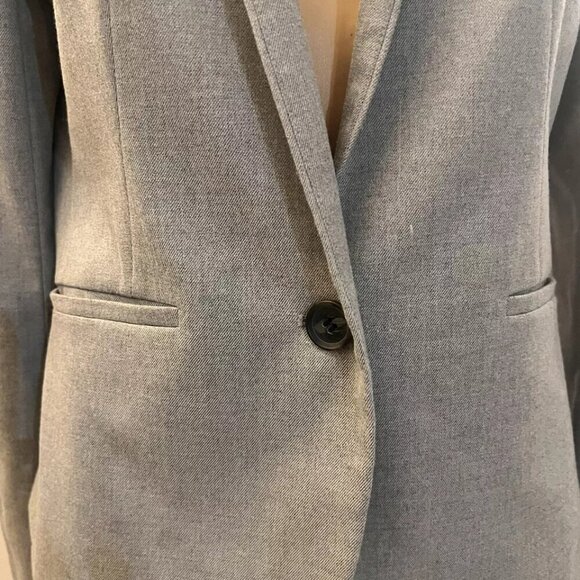 Ann Taylor. Size Large (runs small). Gray Professional Lined Blazer Jacket. GB - Picture 3 of 7